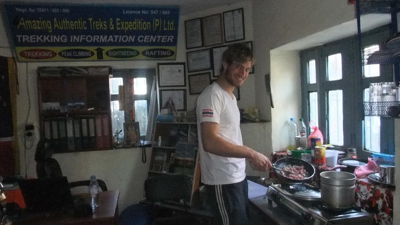 Everest Home Stay Apartment Lalitpur Экстерьер фото